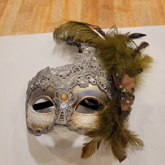 🟤EUC~ MARDI GRAS MASK - Picture 7 of 10